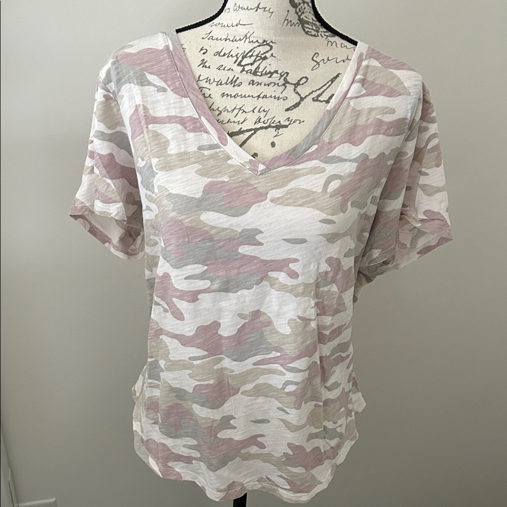 Old Navy Camouflage Short Sleeve V-Neck Tee